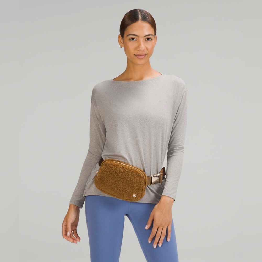 Lululemon Everywhere Belt Bag 
Burnt Caramel *Fleece* Sherpa JUST FEW LEFT 🎉 - Picture 6 of 7